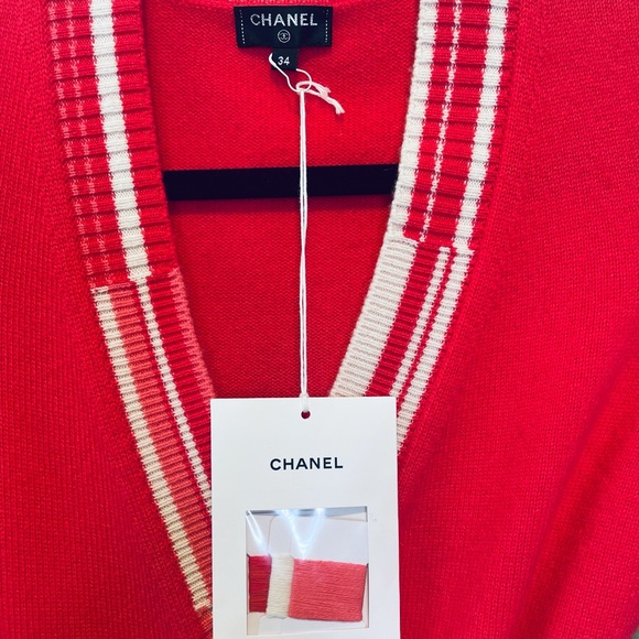 ❗️SOLD❗️Chanel wrap cashmere sweater BNWT - Picture 5 of 9